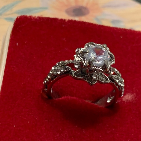Beautiful Diamond ring. - Picture 3 of 11